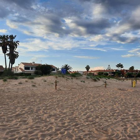 Appartamento Cosy House With Garden Infront Of The Sea Creixell Esterno foto