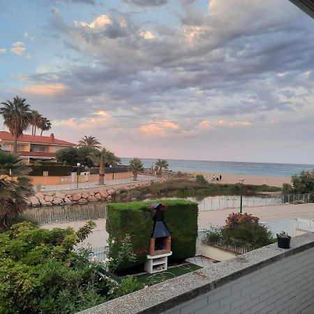 Appartamento Cosy House With Garden Infront Of The Sea Creixell Esterno foto