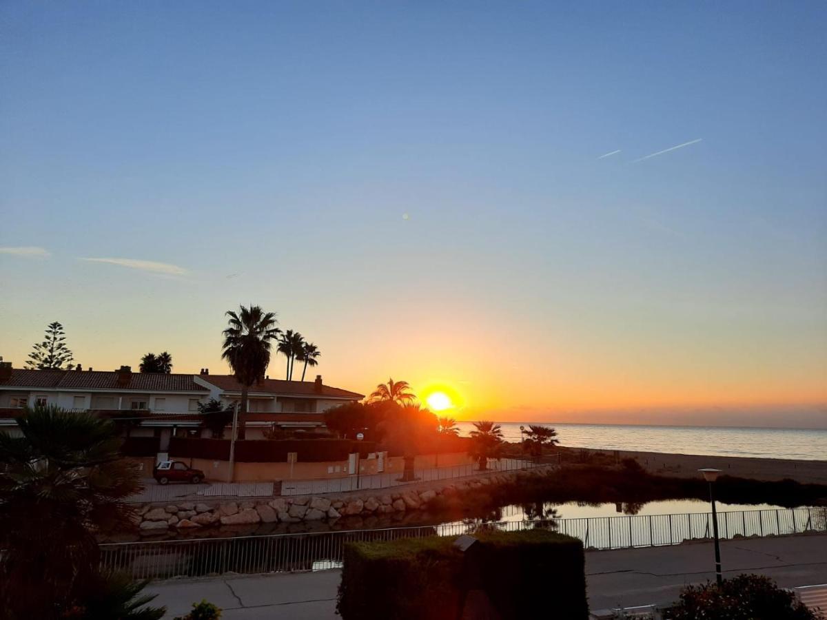 Appartamento Cosy House With Garden Infront Of The Sea Creixell Esterno foto