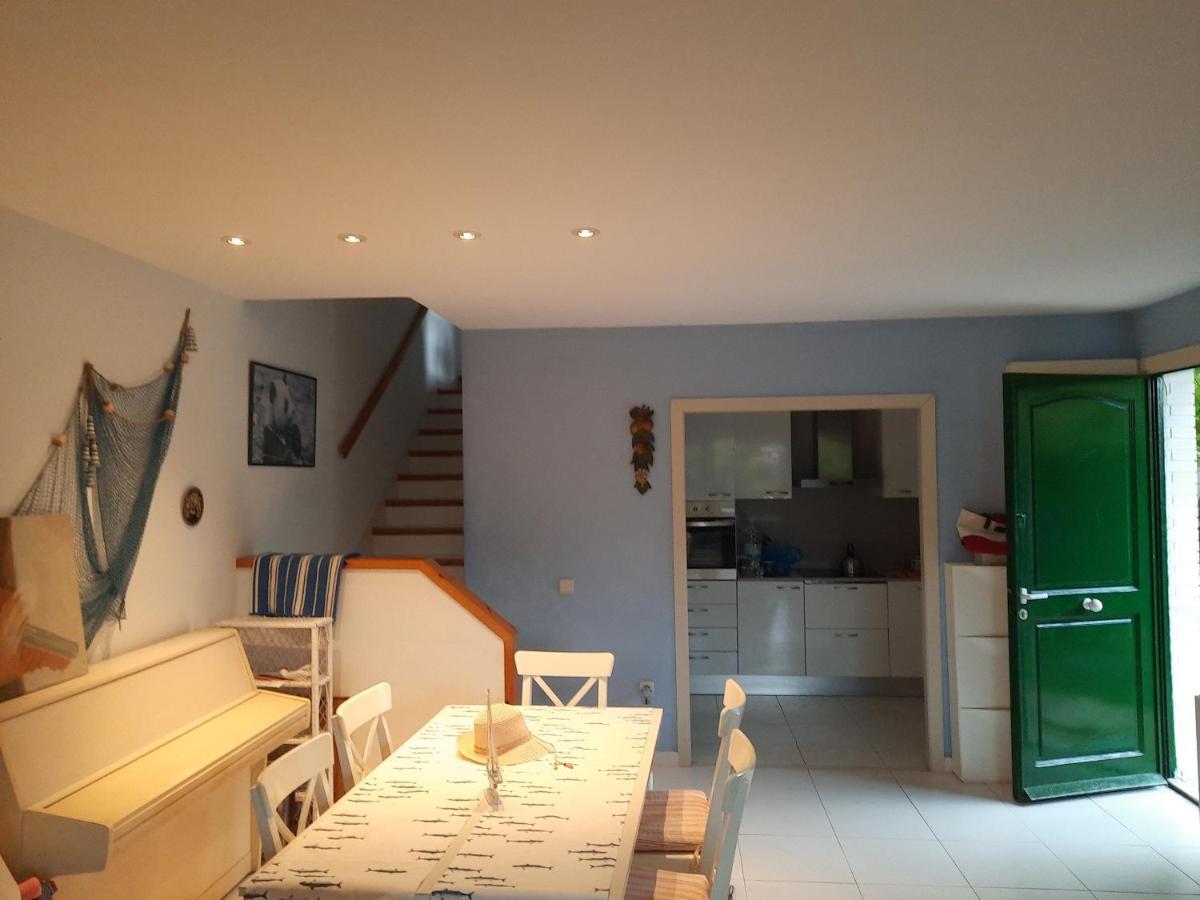 Appartamento Cosy House With Garden Infront Of The Sea Creixell Esterno foto