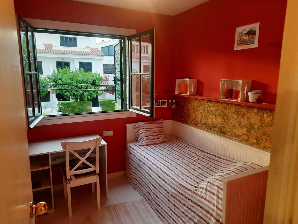 Appartamento Cosy House With Garden Infront Of The Sea Creixell Esterno foto