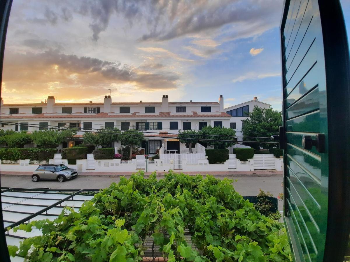 Appartamento Cosy House With Garden Infront Of The Sea Creixell Esterno foto
