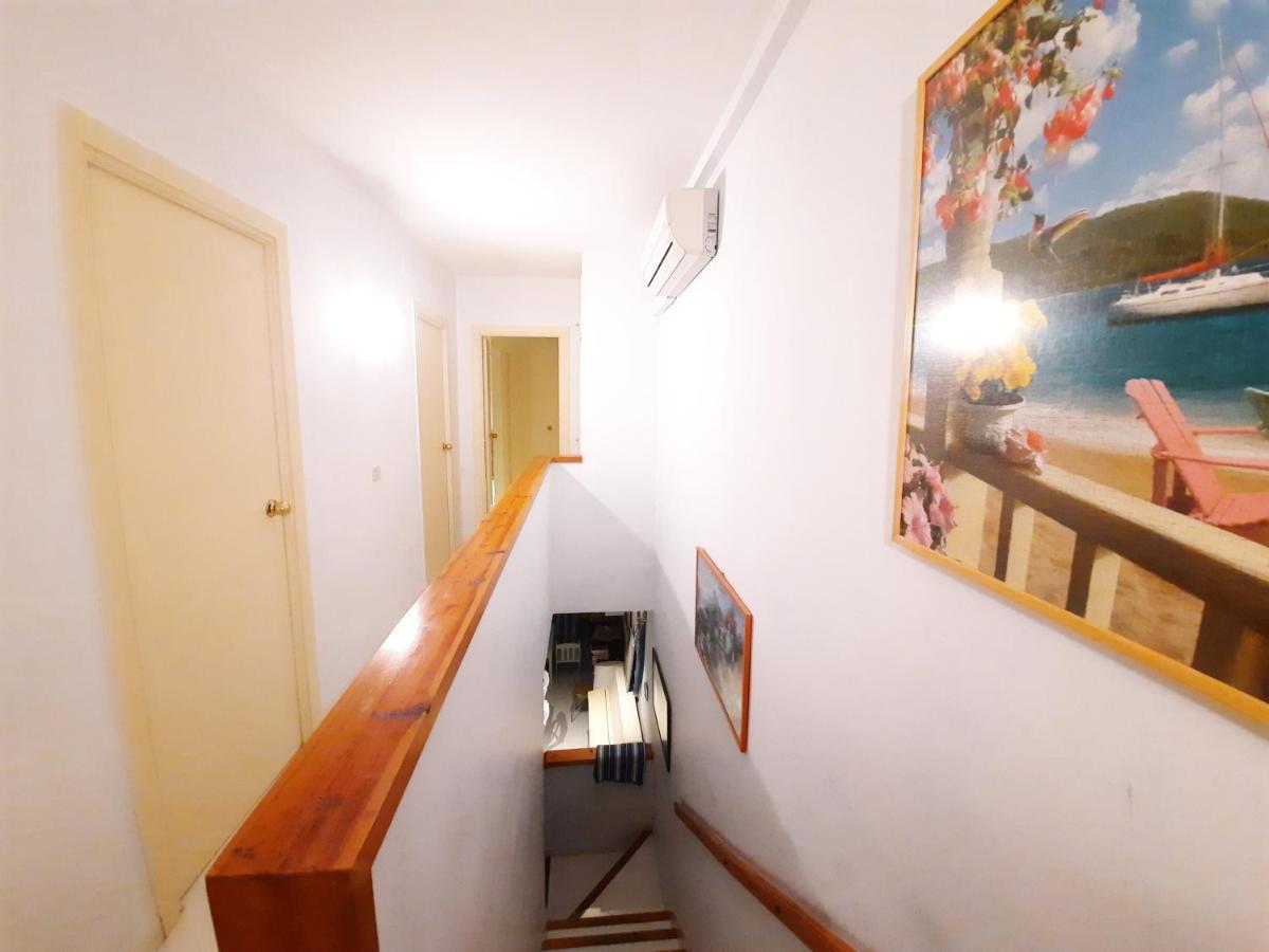 Appartamento Cosy House With Garden Infront Of The Sea Creixell Esterno foto